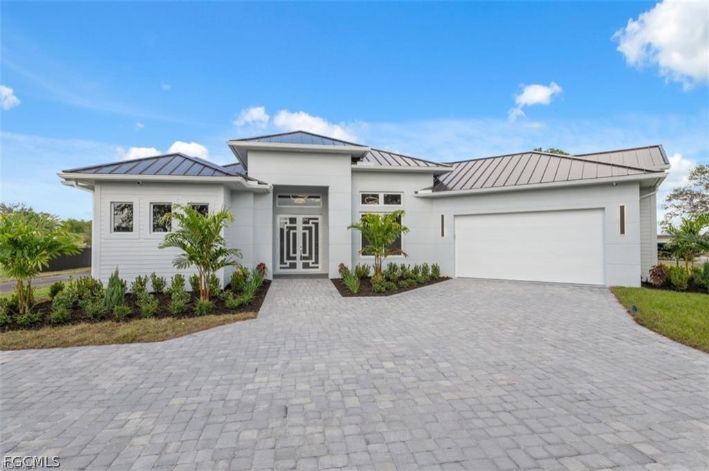 239 20th Ave., Naples, FL 34120