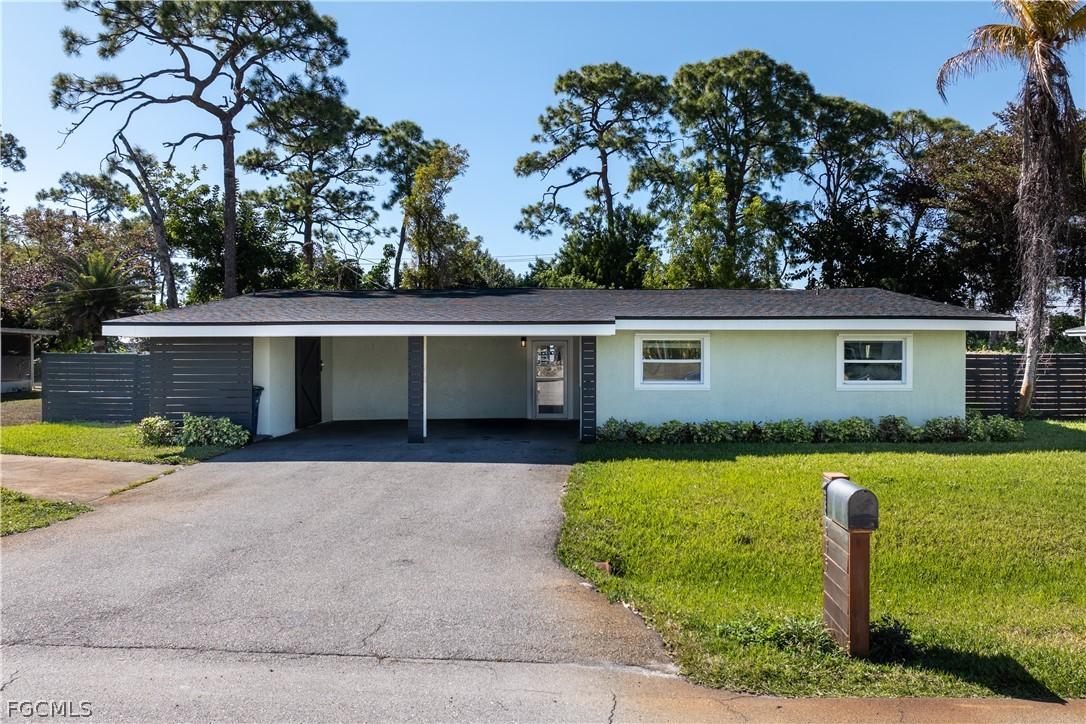 8635 Exeter St., Fort Myers, FL 33907