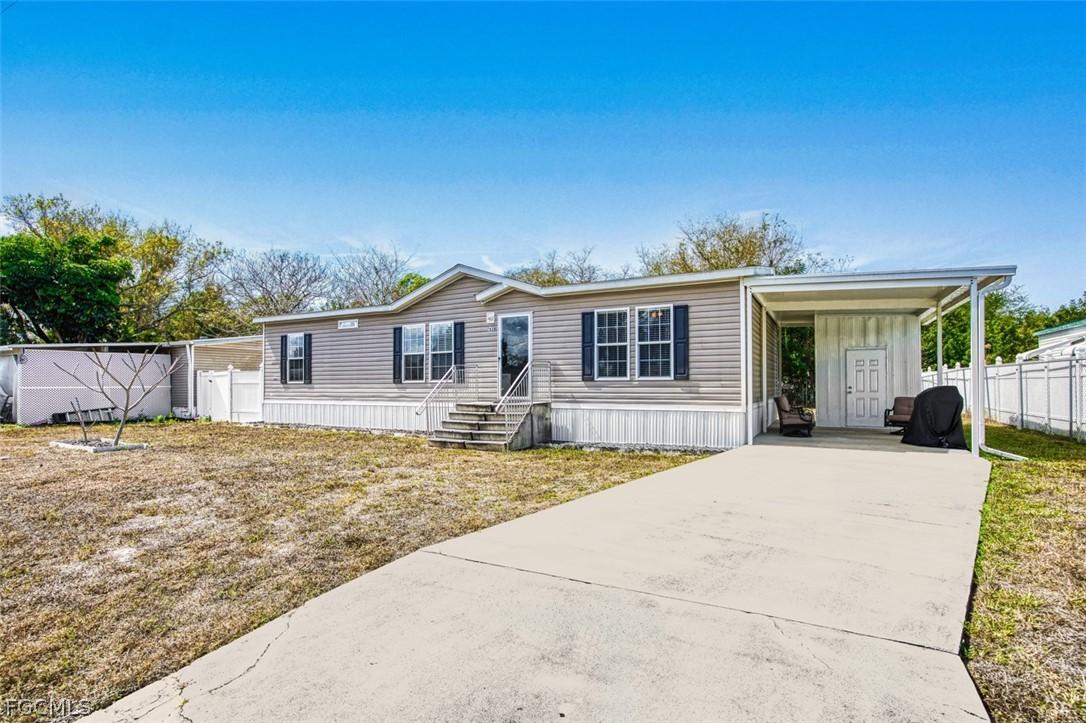 7638 Peyraud Dr., North Fort Myers, FL 33917