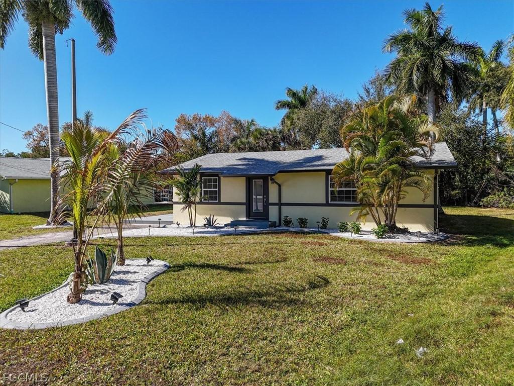 137 Dow Ln., North Fort Myers, FL 33917