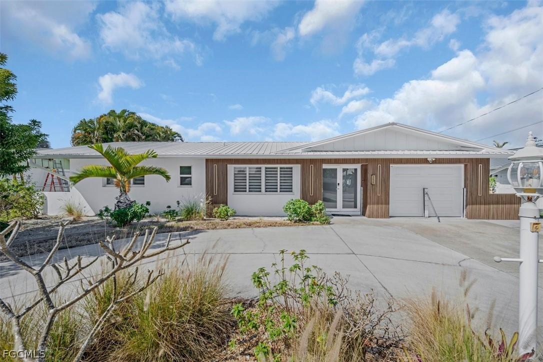 4625 Forest Glen Dr., North Fort Myers, FL 33903