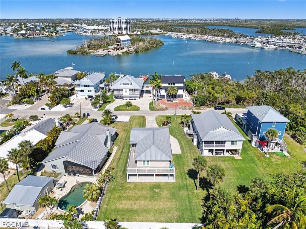 942 Prescott St., Fort Myers Beach, FL 33931