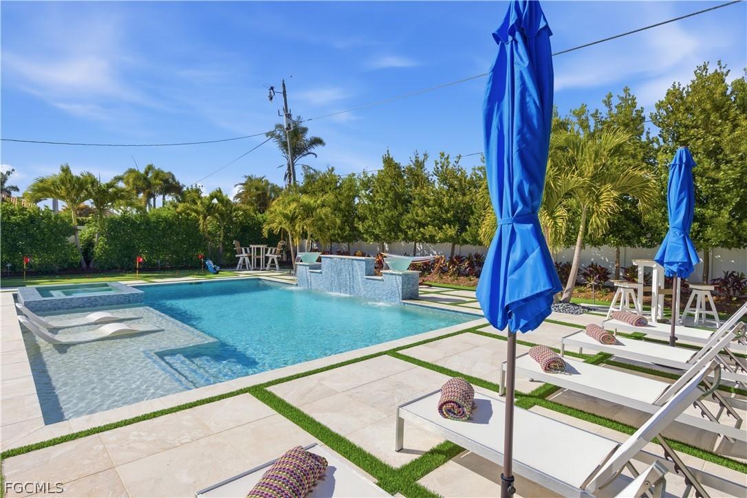 519 105th Ave., Naples, FL 34108