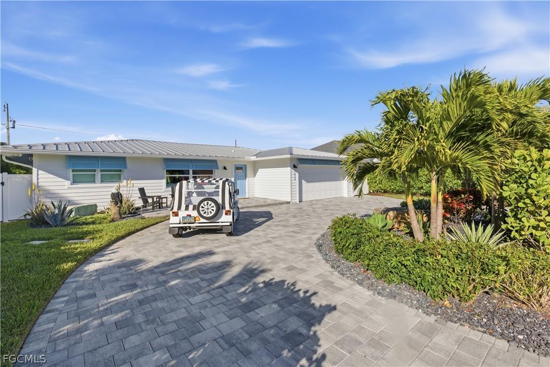 519 105th Ave., Naples, FL 34108