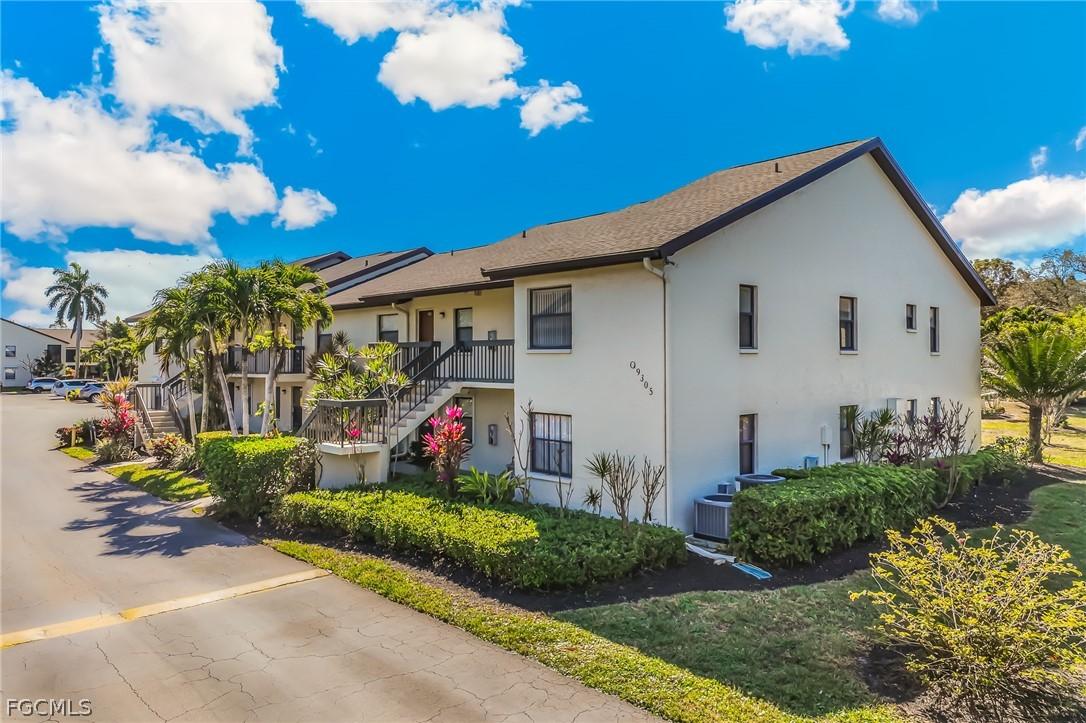 9305 Lake Park Dr. #204, Fort Myers, FL 33919