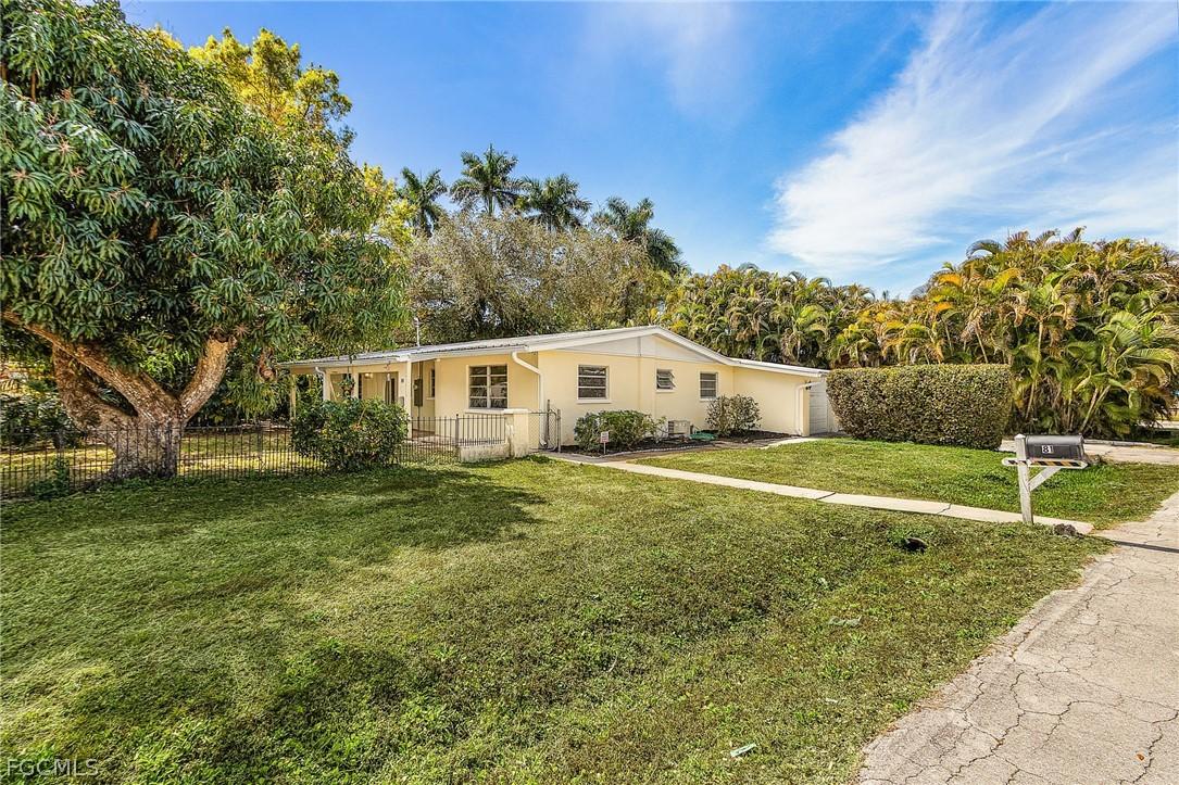 81 Glenmont Dr., North Fort Myers, FL 33917