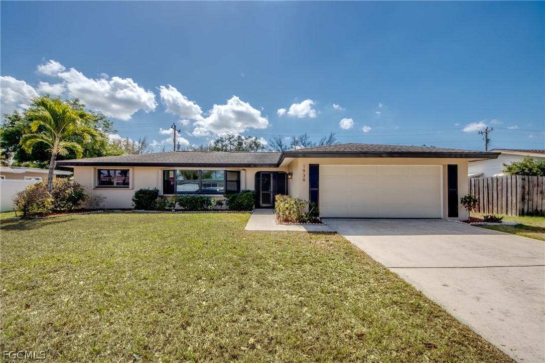 1939 Longfellow Dr., North Fort Myers, FL 33903