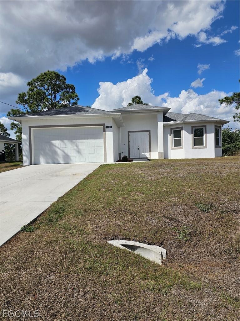 1147 Antonio St., Lehigh Acres, FL 33974