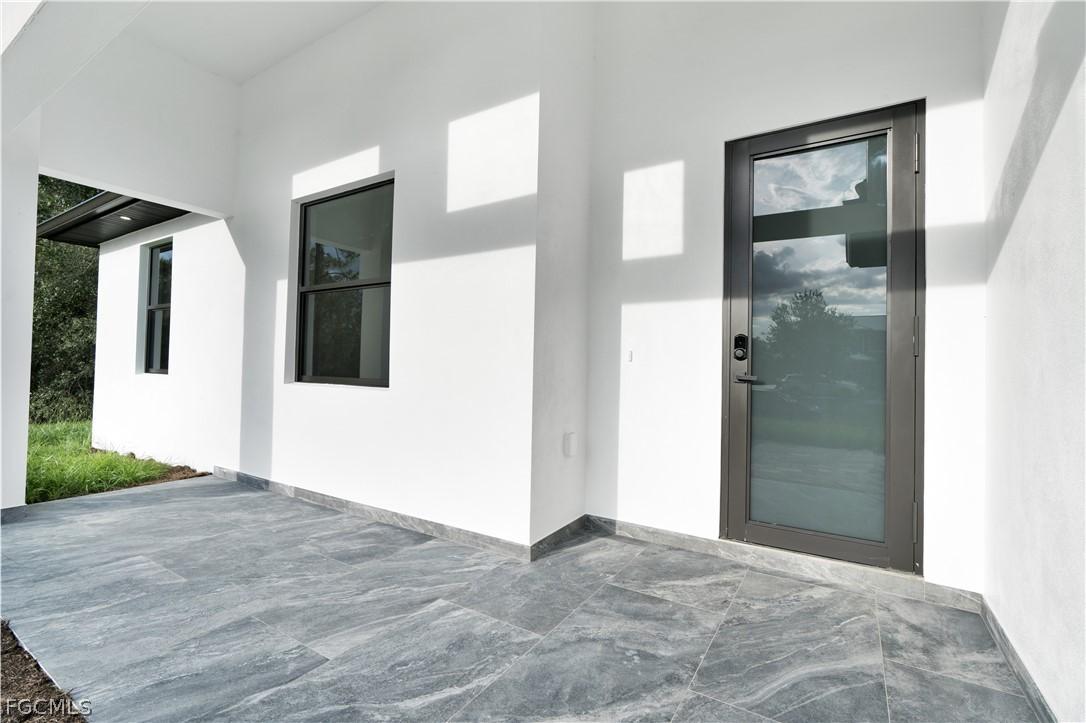 1018 Calvin Ave., Lehigh Acres, FL 33972