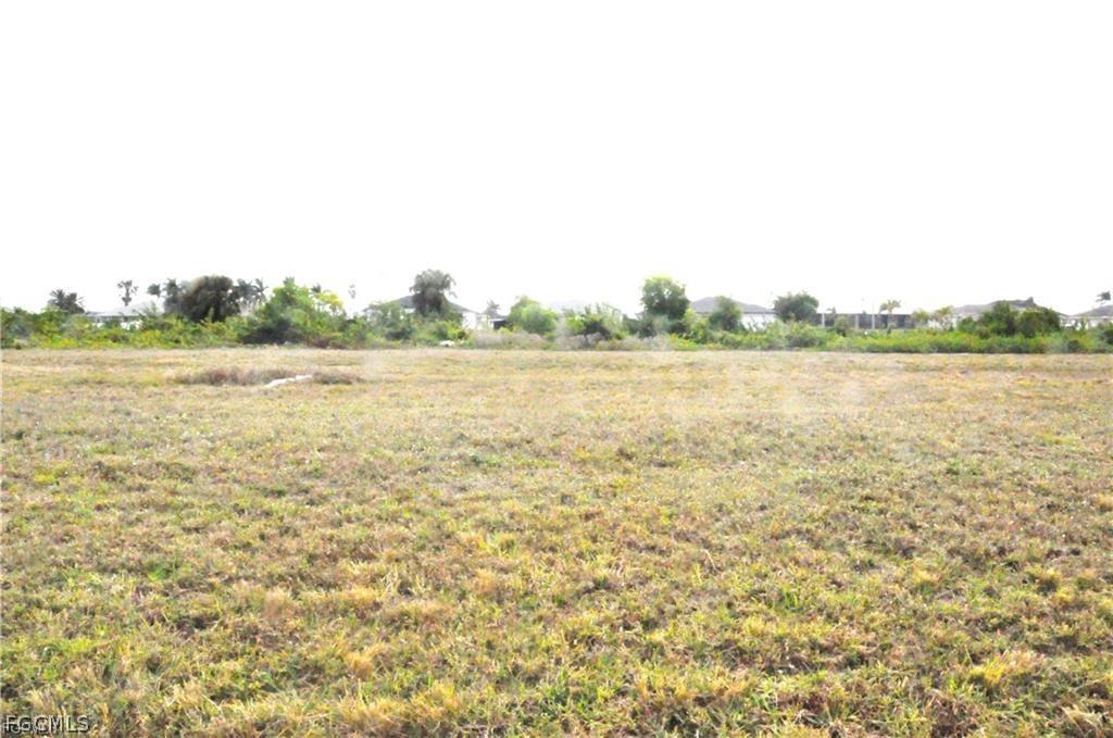 305 NW 24th Ave., Cape Coral, FL 33993