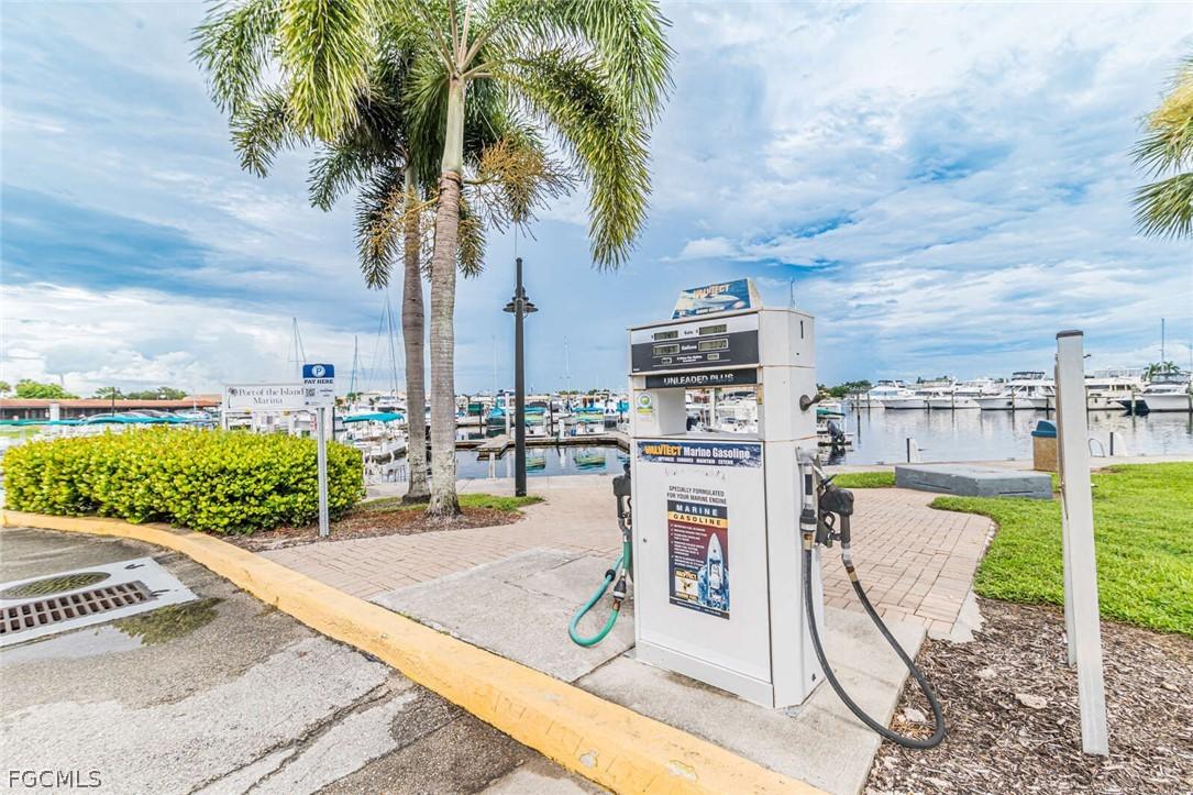 525 Newport Dr., Naples, FL 34114