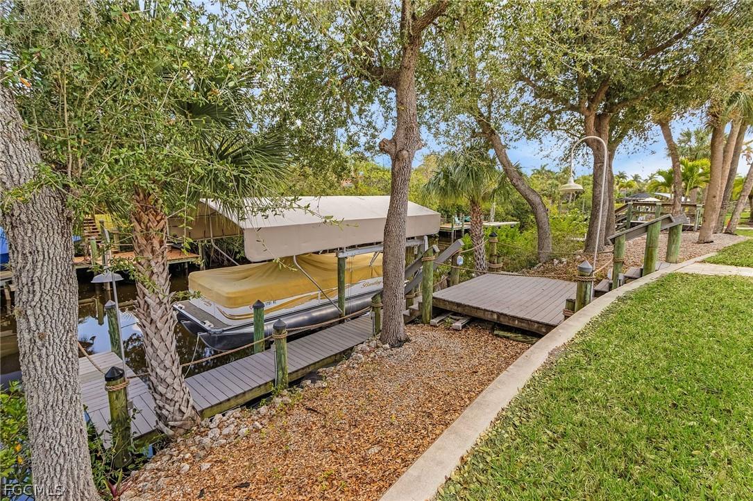 9262 Palm Island Cir., North Fort Myers, FL 33903