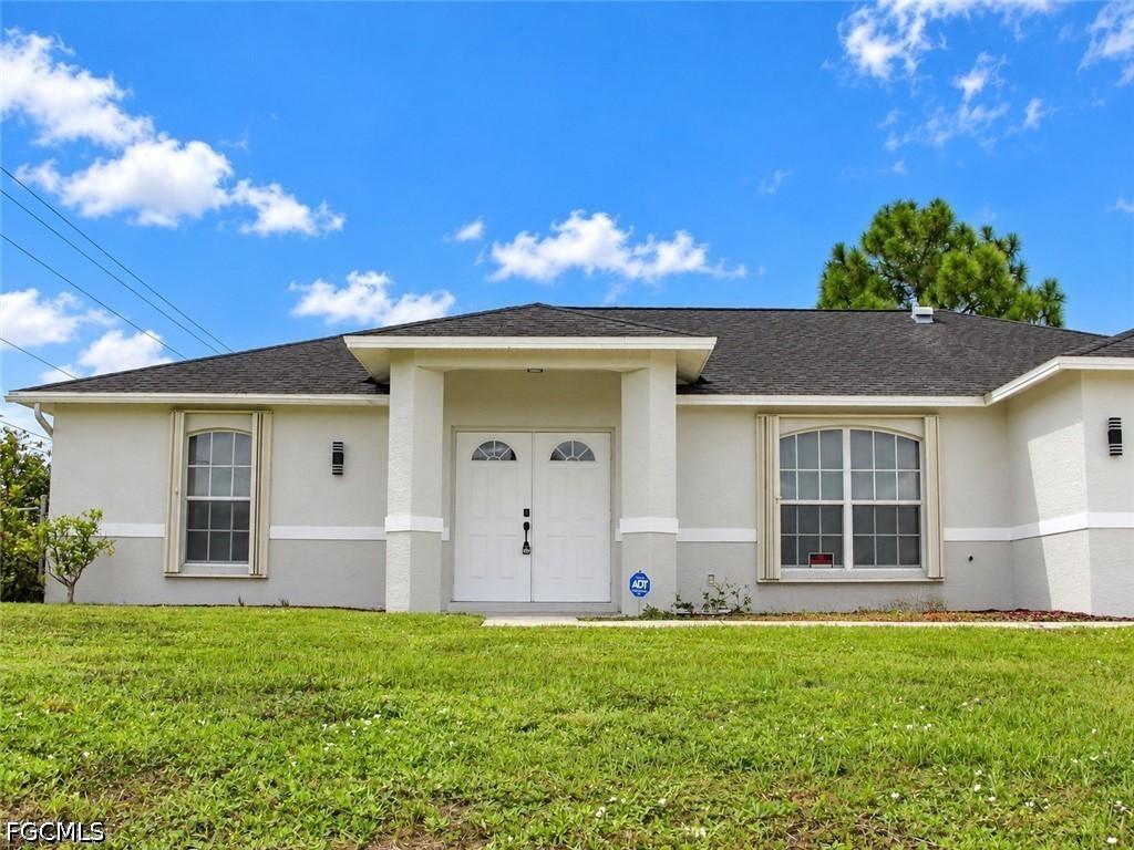530 Peerless Cir., Lehigh Acres, FL 33974