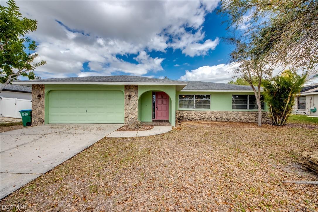 703 SE 33rd St., Cape Coral, FL 33904