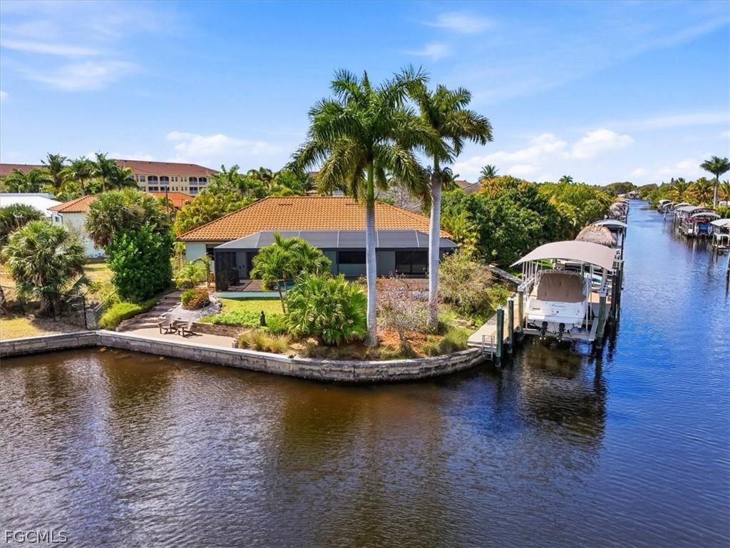 2105 Ottersrest Ln., Cape Coral, FL 33990