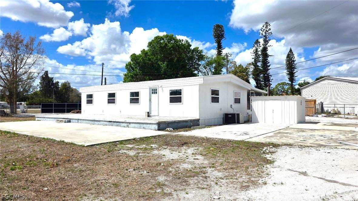 8180 Suncoast Dr., North Fort Myers, FL 33917