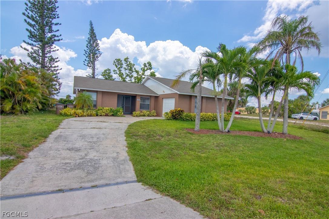 1913 SE 15th Pl., Cape Coral, FL 33990