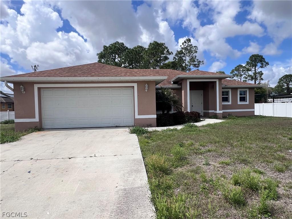 203 Hamilton Ave., Lehigh Acres, FL 33936