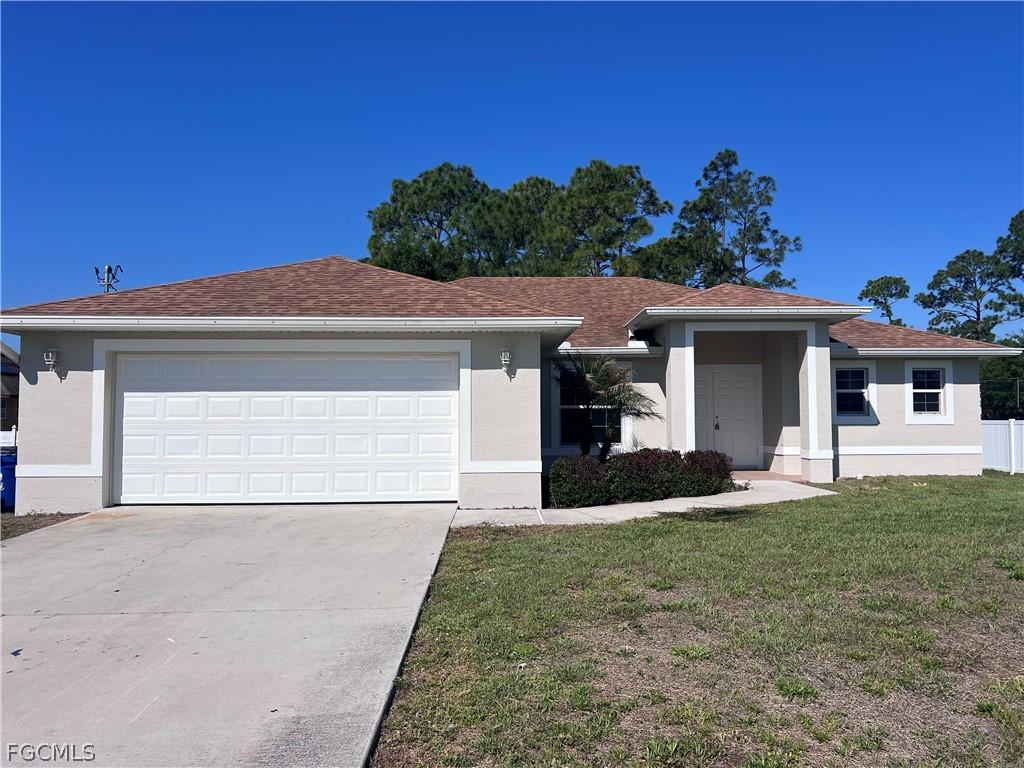 203 Hamilton Ave., Lehigh Acres, FL 33936