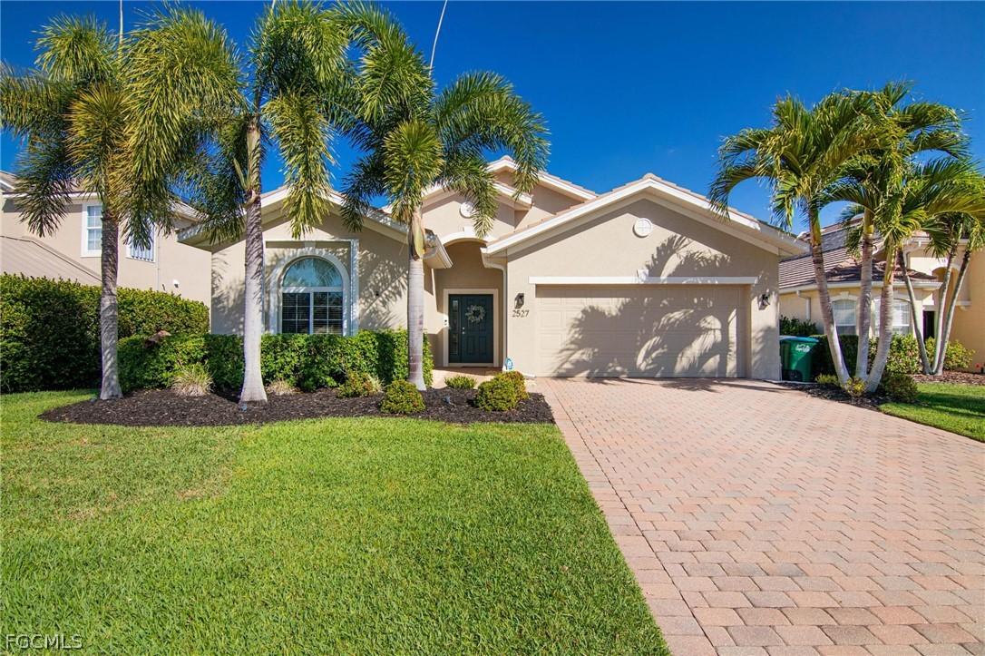 2527 Blackburn Cir., Cape Coral, FL 33991