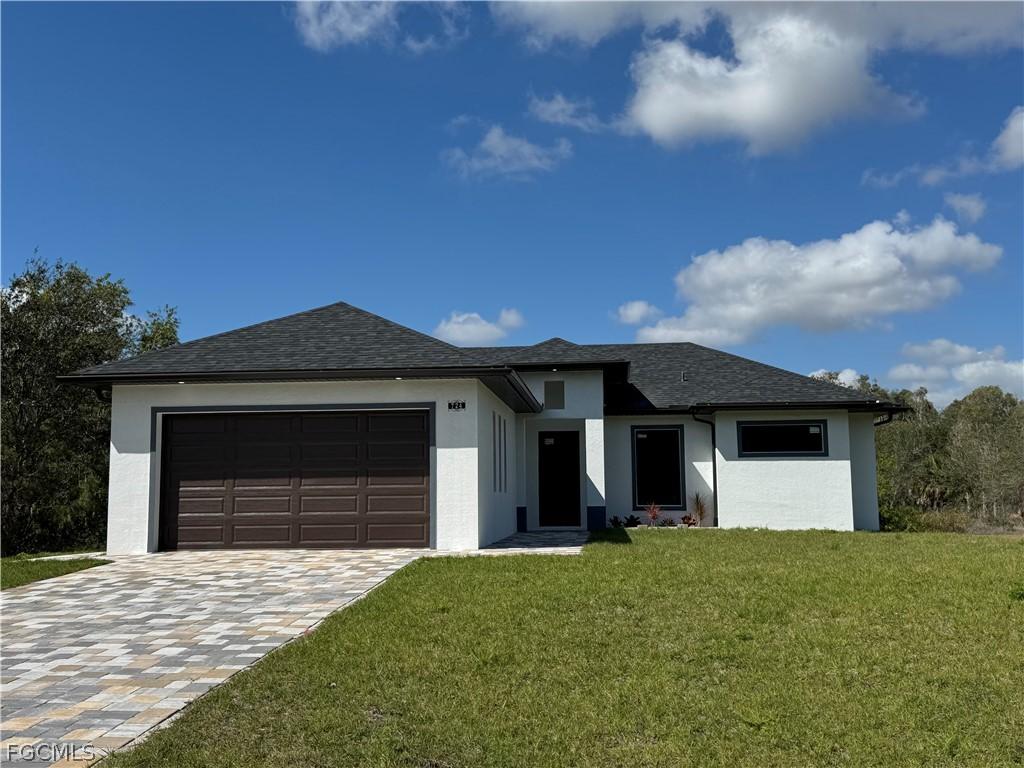 724 Kari Cir., Lehigh Acres, FL 33974
