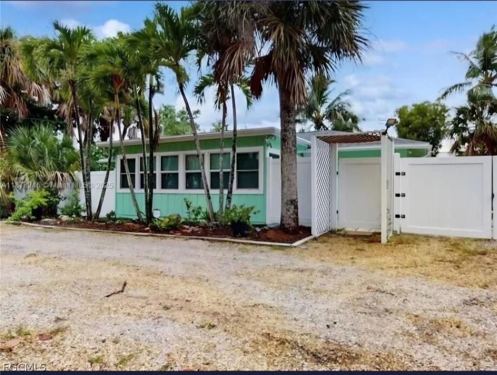 1942 Roseate Ln., Sanibel, FL 33957