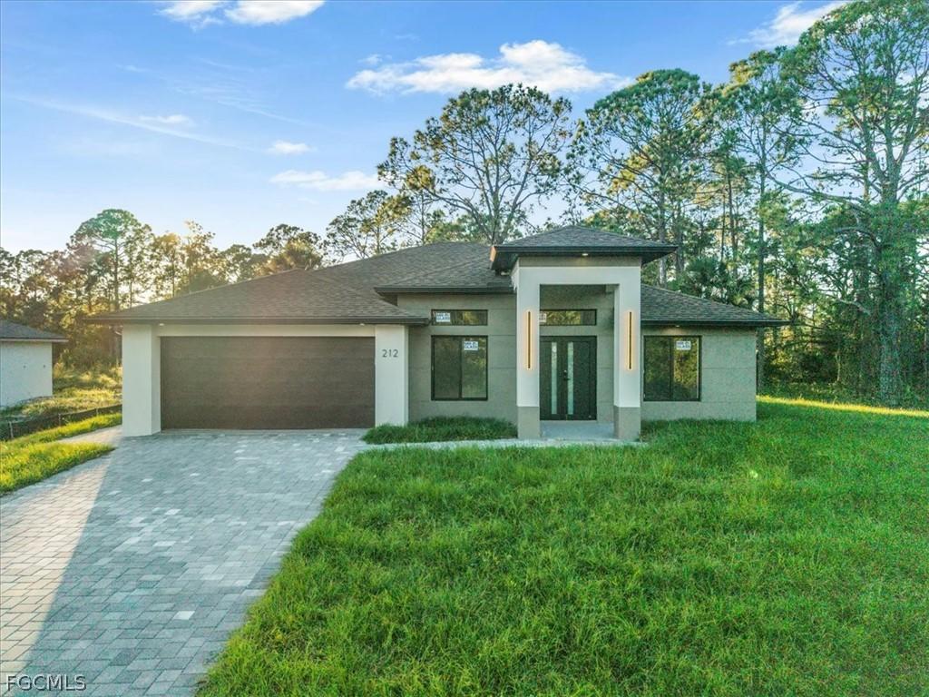 911 Cleveland Ave., Lehigh Acres, FL 33972