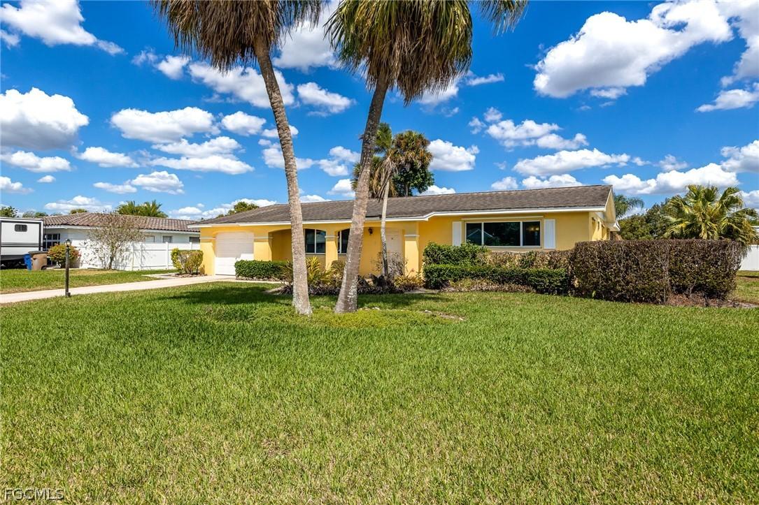 213 Richmond Ave., Lehigh Acres, FL 33936