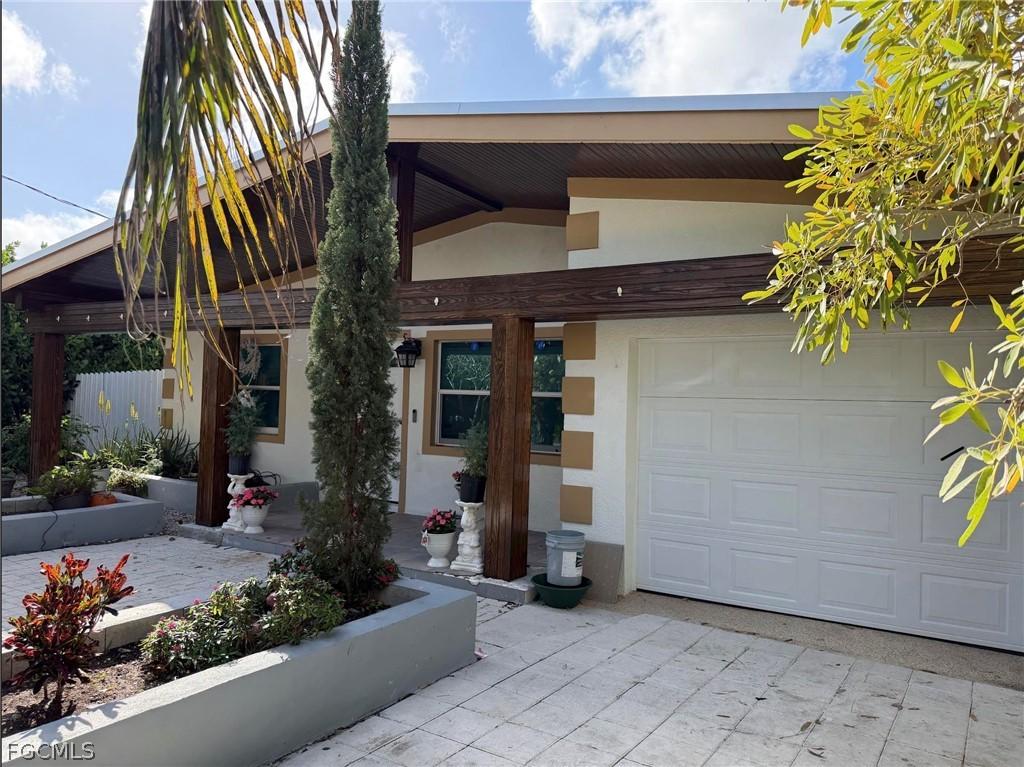 2364 Jackson Ave., Naples, FL 34112