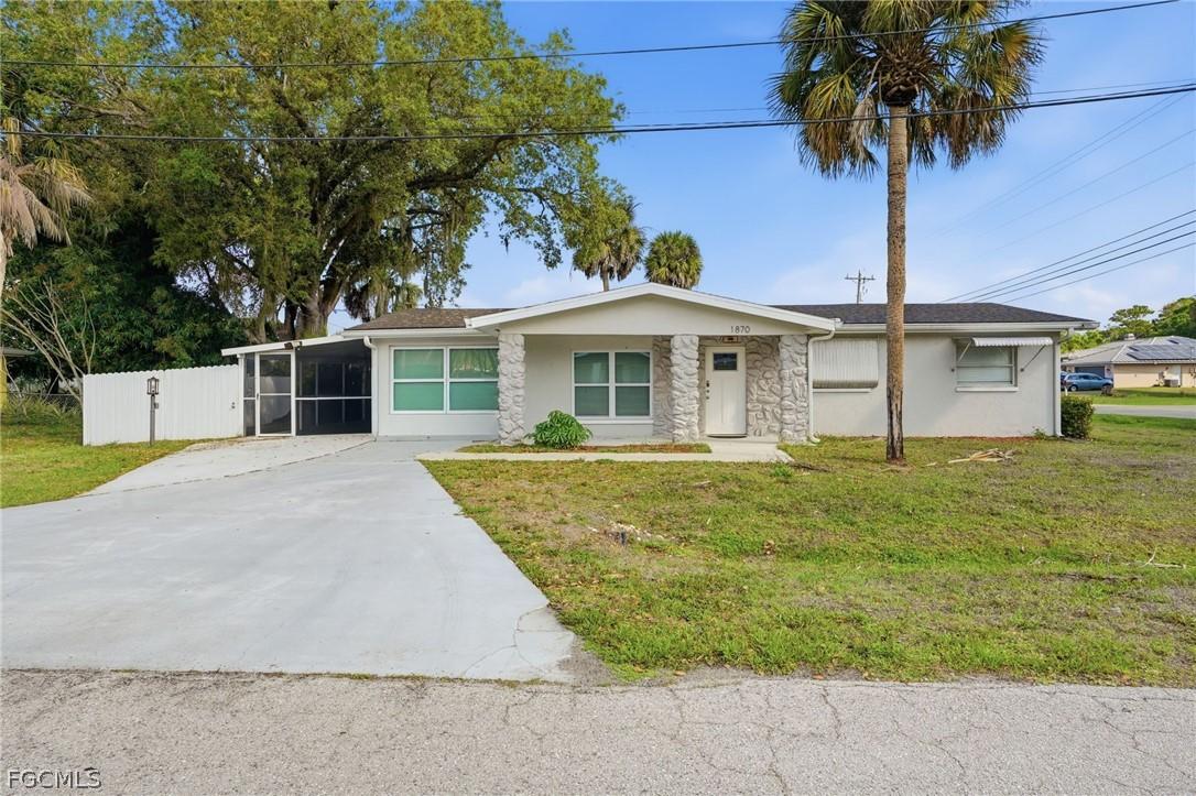 1870 Queen Ct., North Fort Myers, FL 33917