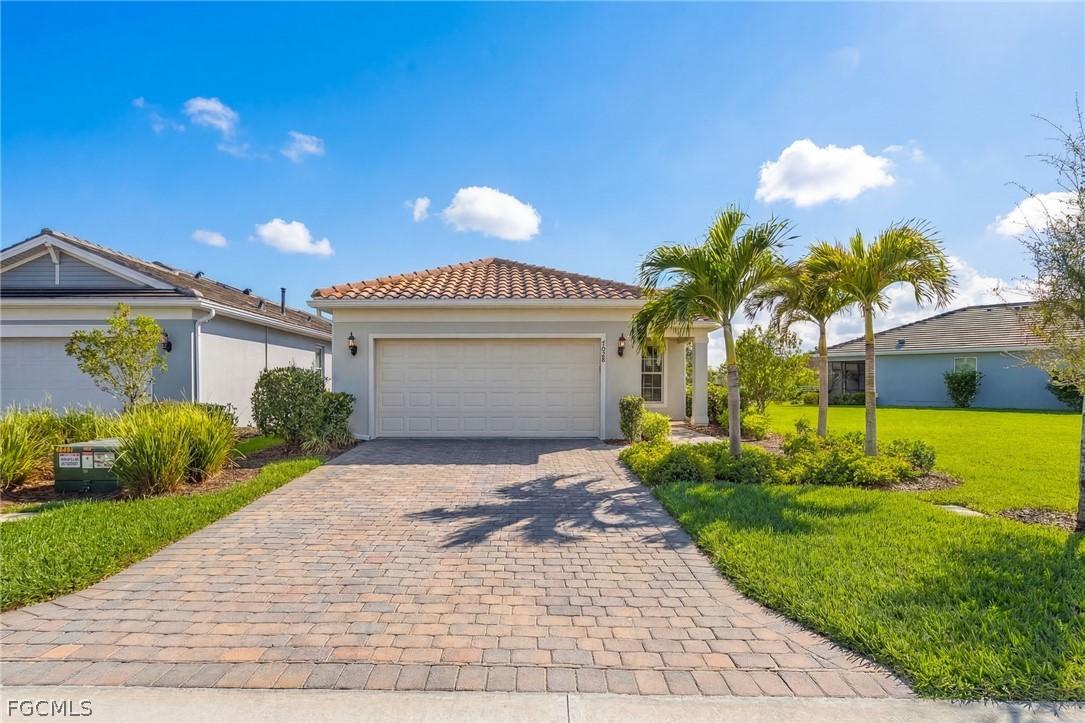 7028 Chapel Creek Ln., North Fort Myers, FL 33917