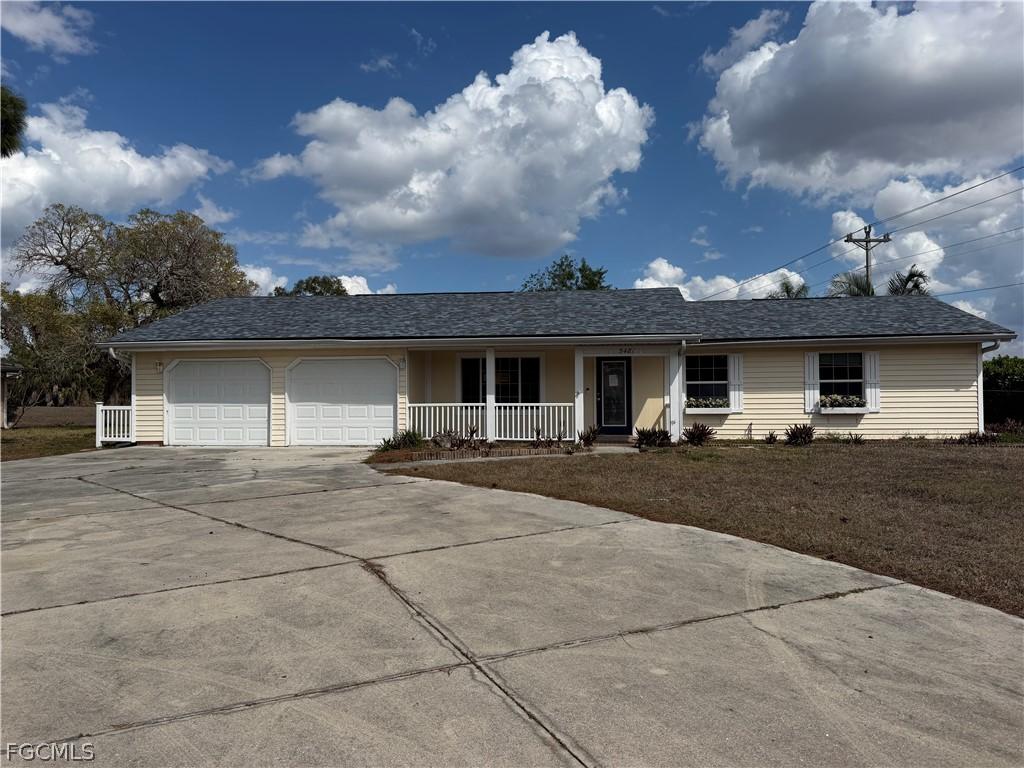 5481 Burnham Ct., North Fort Myers, FL 33903
