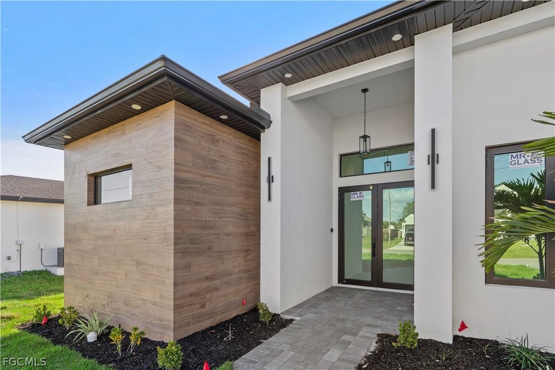 306 SW 26th Ave., Cape Coral, FL 33991