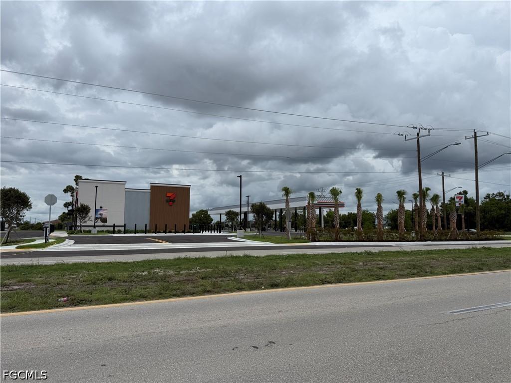 1527 NW 15th Ter., Cape Coral, FL 33993