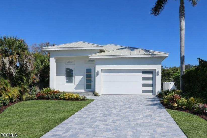 769 95th Ave., Naples, FL 34108