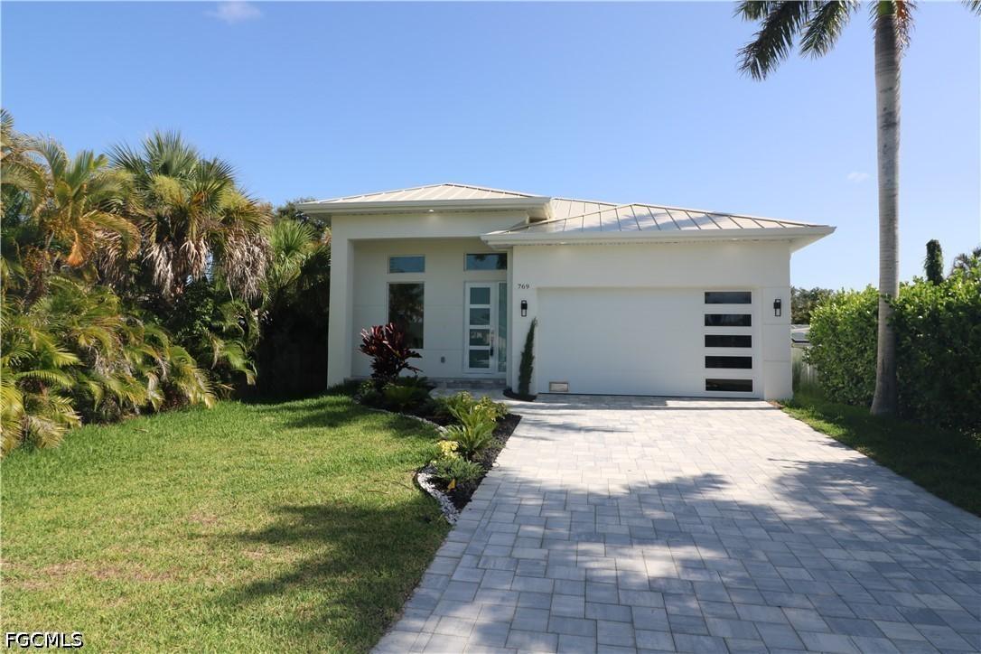 769 95th Ave., Naples, FL 34108