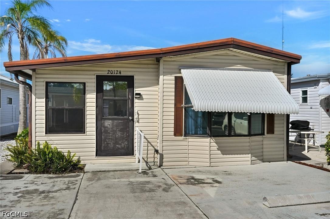 20124 Plum Tree Ln., Estero, FL 33928