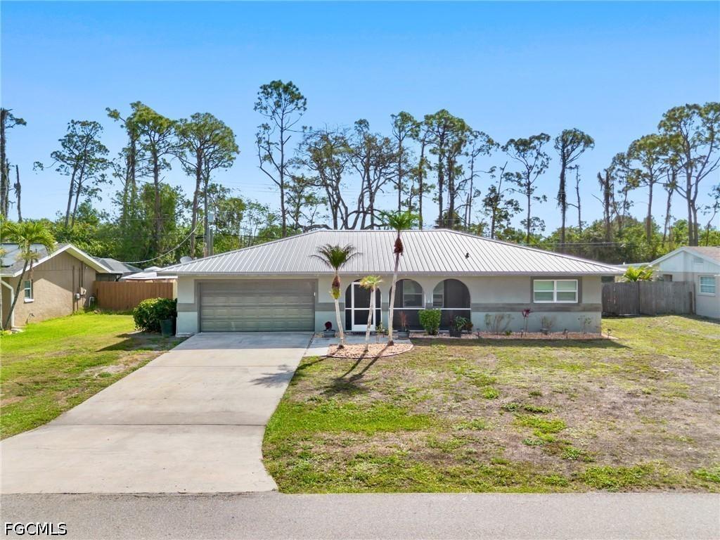 8848 Fordham St., Fort Myers, FL 33907