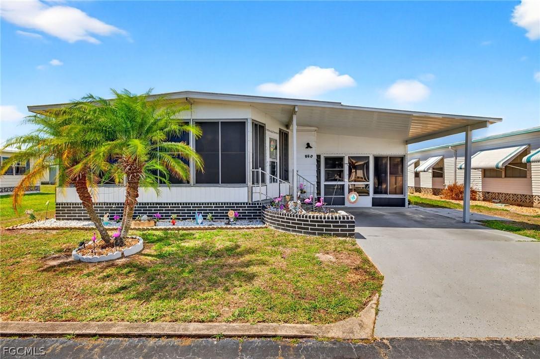 860 Moonlight Dr., North Fort Myers, FL 33917