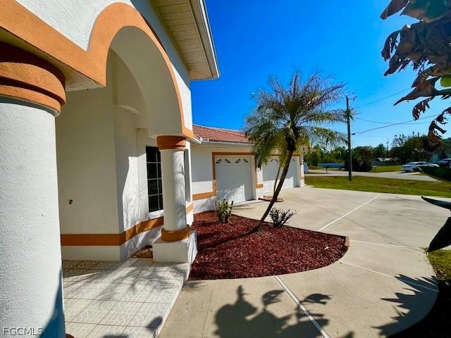 914 Mcarthur Ave., Lehigh Acres, FL 33936