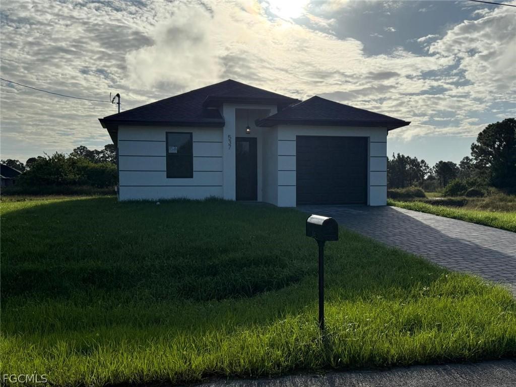 537 Hawthorne Ave., Lehigh Acres, FL 33974