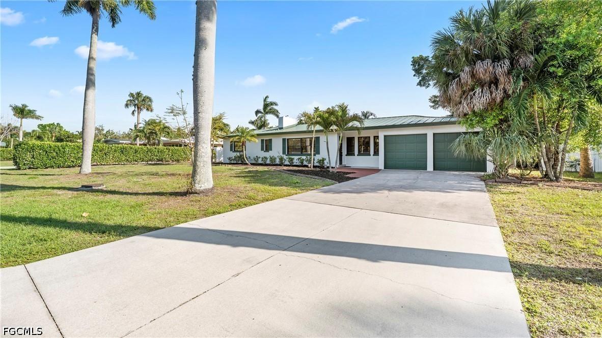 1320 Miracle Ln., Fort Myers, FL 33901