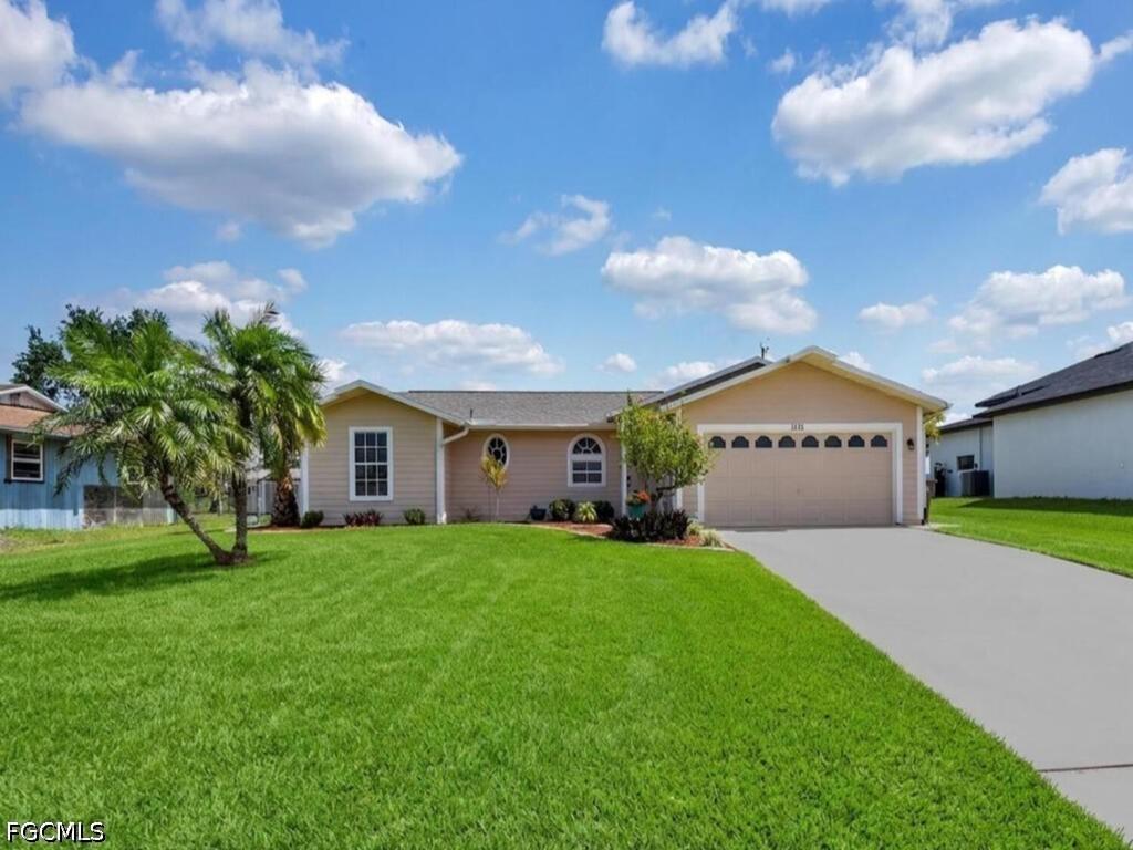 1135 NE 2nd Pl., Cape Coral, FL 33909