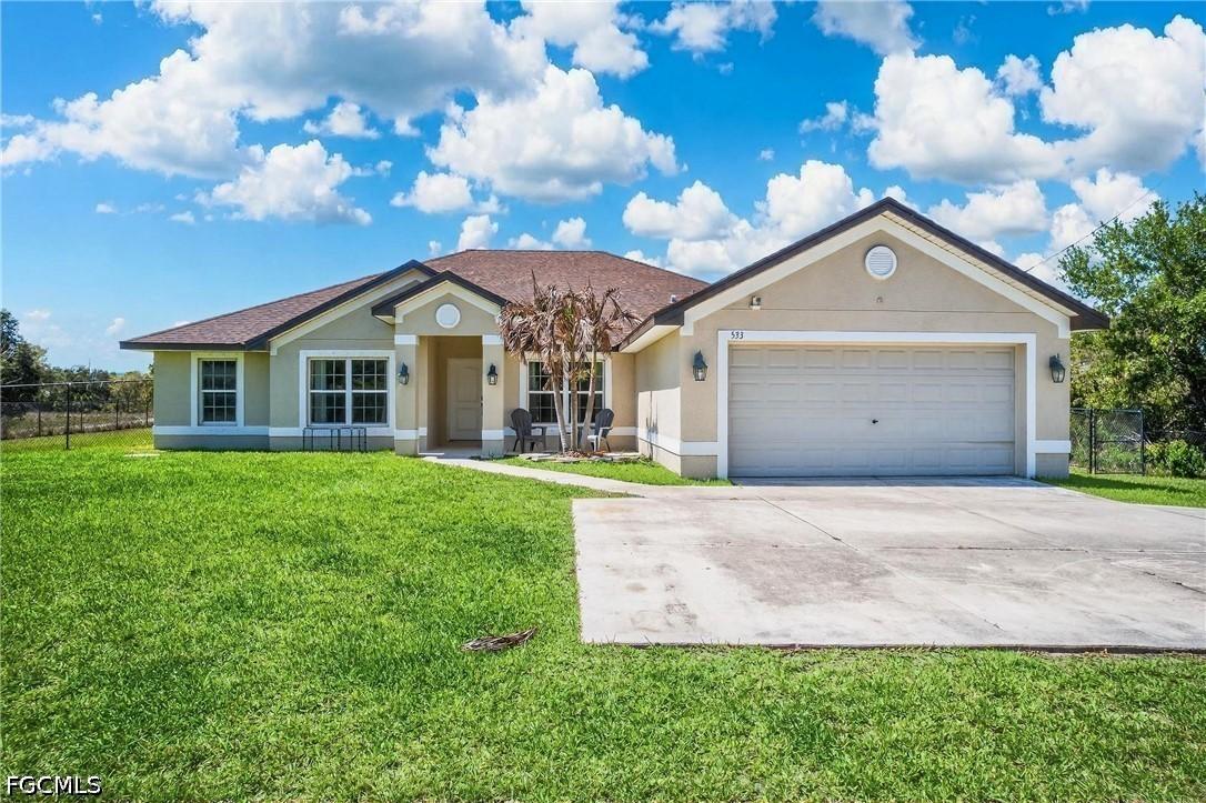 533 Willowbrook Dr., Lehigh Acres, FL 33972