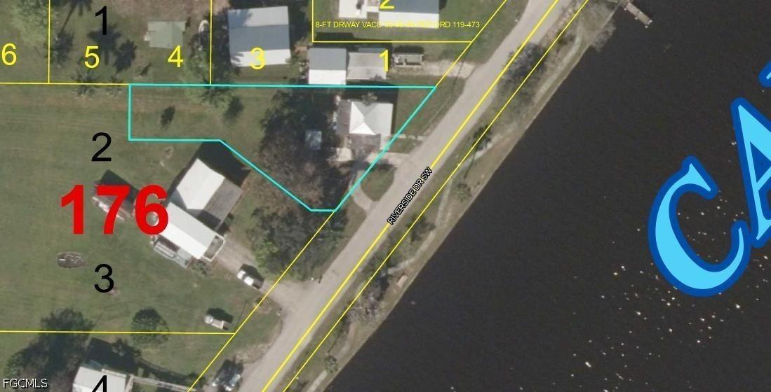 815 Riverside Dr., Moore Haven, FL 33471