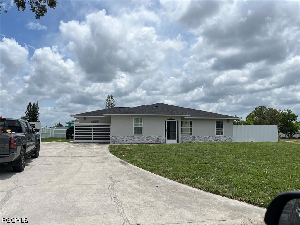 1432 Caywood Cir., Lehigh Acres, FL 33936