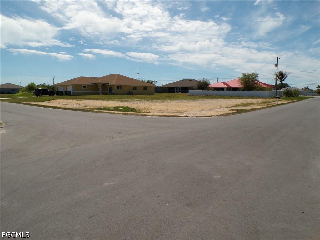 1910 NE 8th Pl., Cape Coral, FL 33909