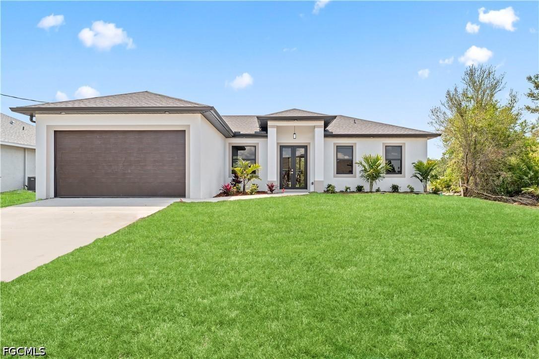 2705 Darlene Pl., Lehigh Acres, FL 33971