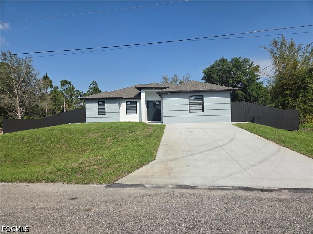 618 Thompson Ave., Lehigh Acres, FL 33972