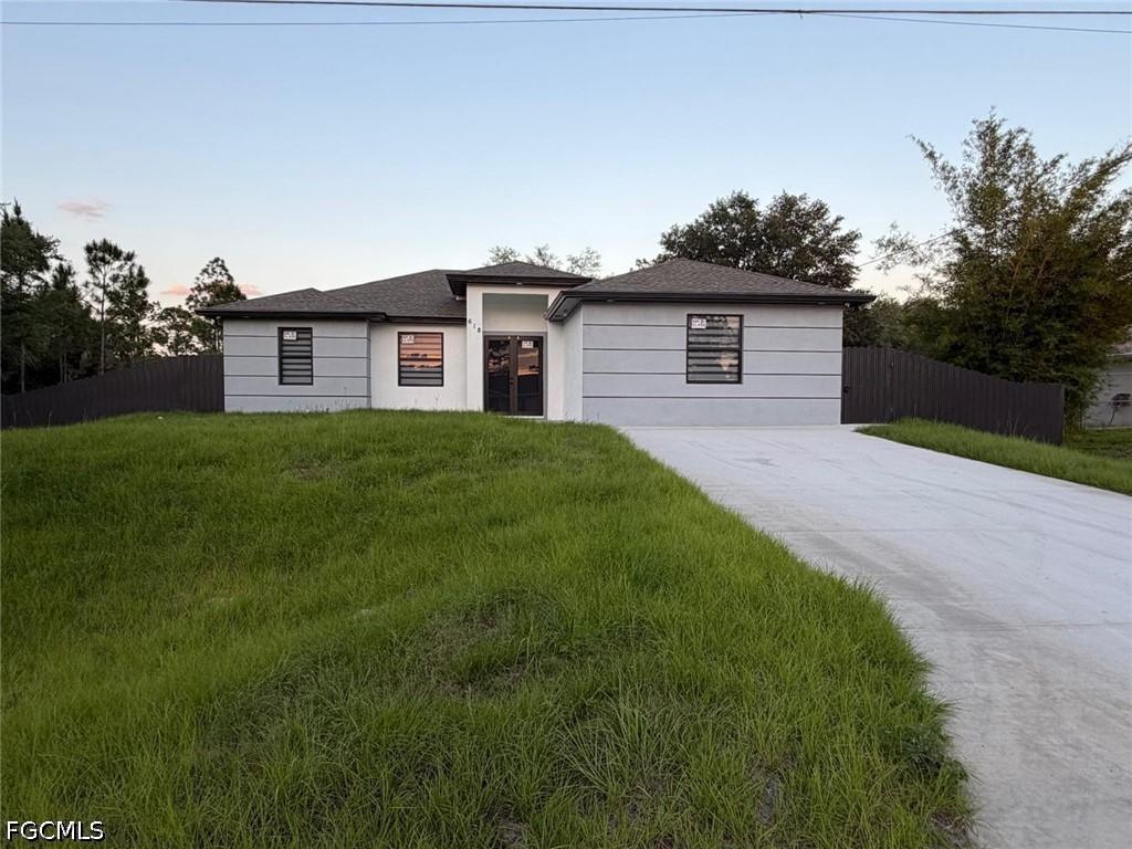 618 Thompson Ave., Lehigh Acres, FL 33972